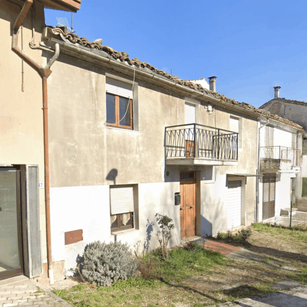 Serra San Quirico, Via Clementina 147